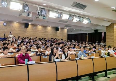 深圳市怡景小学举行仲春诗歌节暨第三届诗词大会