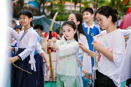 深圳市怡景小学举办2025仲春浪漫诗歌节：以诗为媒，育美润心——探索诗教多维融合路径，培根铸魂育新时代少年