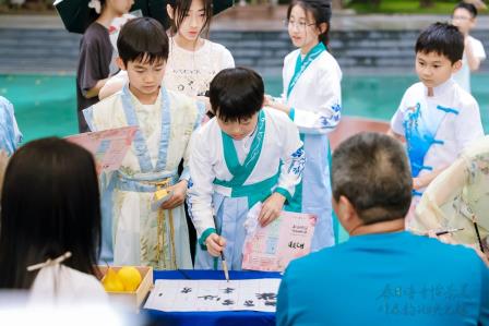 深圳市怡景小学举办2025仲春浪漫诗歌节：以诗为媒，育美润心——探索诗教多维融合路径，培根铸魂育新时代少年