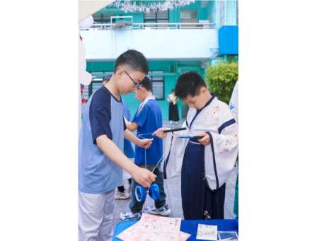 深圳市怡景小学举办2025仲春浪漫诗歌节：以诗为媒，育美润心——探索诗教多维融合路径，培根铸魂育新时代少年