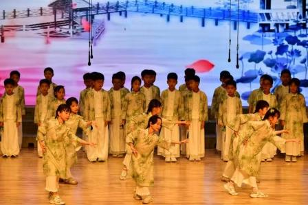 “美育一件事”松涛铮铮亮点闪耀 “同唱一阙歌”泉韵琅琅风采彰显 ——深圳市松泉实验学校开展“唱响时代旋律，诵读家国情怀”班级风采展系列活动