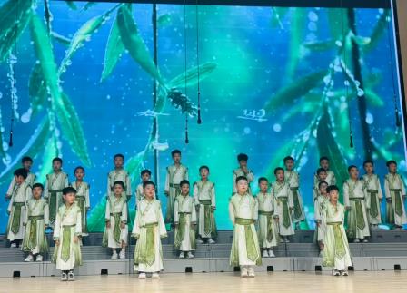 “美育一件事”松涛铮铮亮点闪耀 “同唱一阙歌”泉韵琅琅风采彰显 ——深圳市松泉实验学校开展“唱响时代旋律，诵读家国情怀”班级风采展系列活动