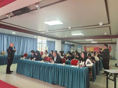 家校共育，护航成长 ——深圳市凤光小学班主任工作会议圆满举行