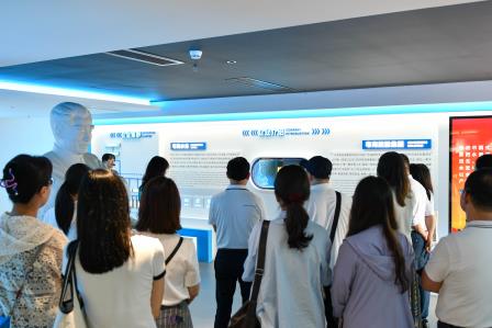 清廉行·润心课——深圳市景贝小学开展“行走的廉政课”党员学习活动