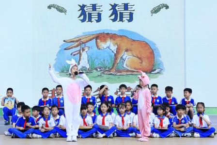 深圳市仙桐实验小学举行世界读书日主题升旗仪式