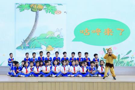深圳市仙桐实验小学举行世界读书日主题升旗仪式