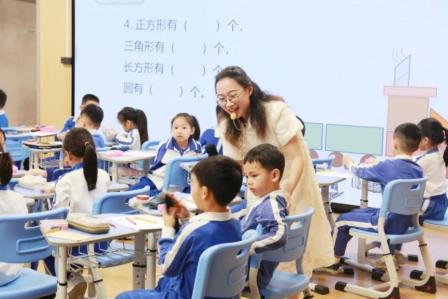 莲塘小学参加罗湖区小学数学“教评学苑”同课异构研讨活动