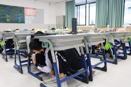 临“震”不乱，安全同行——深圳市红桂中学开展地震应急疏散演练