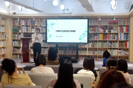 《青春期孩子的家庭教育策略》——翠北实验小学开展第116期父母夜校
