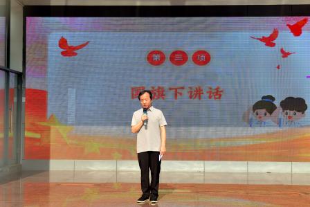 与书为伴，做幸福读书人 ——主题升旗仪式（第十一周)