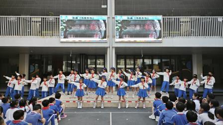 与书为伴，做幸福读书人 ——主题升旗仪式（第十一周)