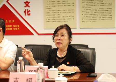 桂木园人大代表到校进行校园周边安全调研