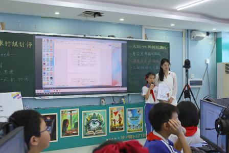 小学信息科技“人机协同·素养共生”主题教研活动 ——“AI时代旅行规划师”项目式学习实践探索