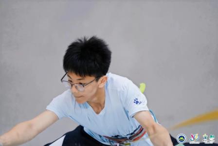 岩壁少年冲霄汉！松泉学子陈济轩问鼎全国攀岩亚军，强势入围国家队少年预备队