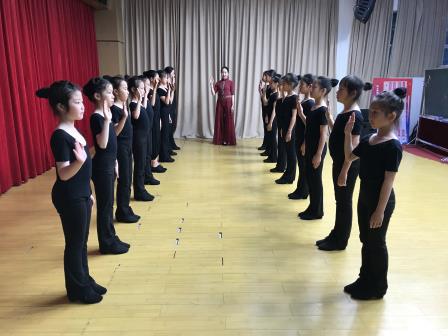 以礼润心 以美育德——碧波小学“美育一件事”引领礼仪教育新风尚
