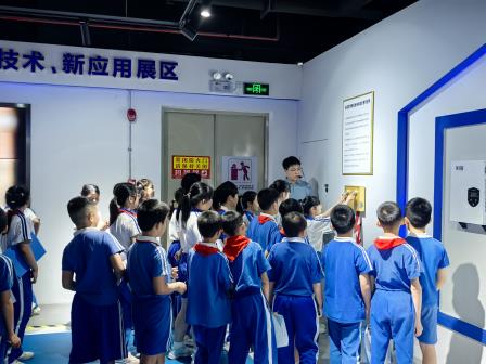 筑安全防线育生命之花-罗湖小学“蕾蕾锋锋”开展“每周半天计划”校外研学活动