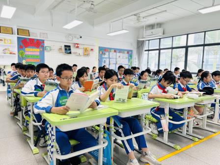 书香润童心 阅读共成长 ——湖贝小学举办“共读半小时”世界读书日主题活动