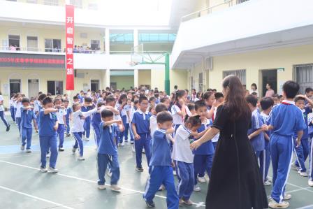 景园实验小学举行2025年度春季消防疏散演练
