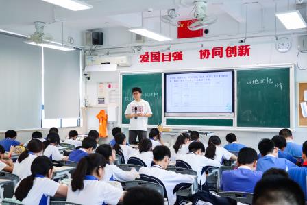 视导引领强师能，精准赋能启新程——罗湖区教科院专家团队莅临翠园文锦中学开展“新教师过关考核暨初三考教衔接”专项视导活动