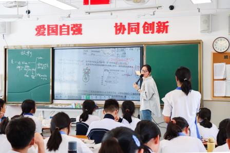 视导引领强师能，精准赋能启新程——罗湖区教科院专家团队莅临翠园文锦中学开展“新教师过关考核暨初三考教衔接”专项视导活动