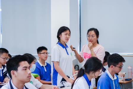 视导引领强师能，精准赋能启新程——罗湖区教科院专家团队莅临翠园文锦中学开展“新教师过关考核暨初三考教衔接”专项视导活动