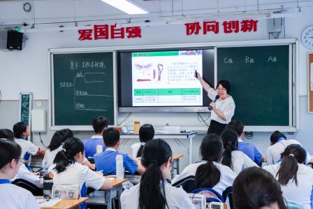 视导引领强师能，精准赋能启新程——罗湖区教科院专家团队莅临翠园文锦中学开展“新教师过关考核暨初三考教衔接”专项视导活动