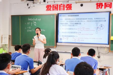 视导引领强师能，精准赋能启新程——罗湖区教科院专家团队莅临翠园文锦中学开展“新教师过关考核暨初三考教衔接”专项视导活动
