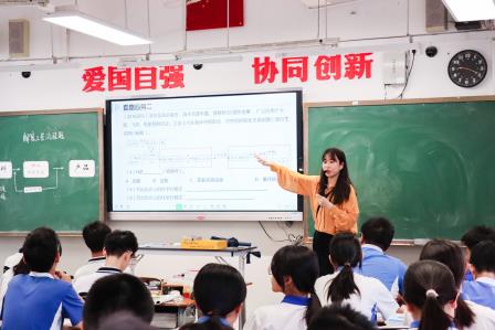 视导引领强师能，精准赋能启新程——罗湖区教科院专家团队莅临翠园文锦中学开展“新教师过关考核暨初三考教衔接”专项视导活动