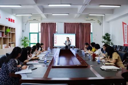 视导引领强师能，精准赋能启新程——罗湖区教科院专家团队莅临翠园文锦中学开展“新教师过关考核暨初三考教衔接”专项视导活动