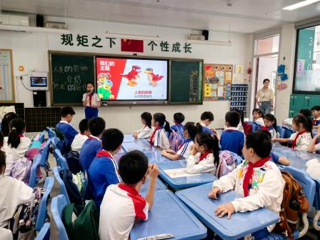 小讲师引领 共筑绿色未来 ——翠北实验小学开展“人类的影响”环保主题实践活动