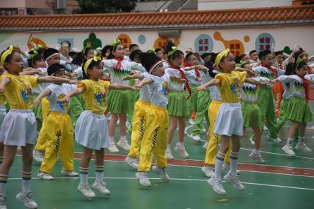 童心飞扬展风采，广播操赛场绽光芒——2024-2025学年度深圳市螺岭外国语实验学校体育节暨红领巾春季运动会一、二年级广播操比赛圆满举行
