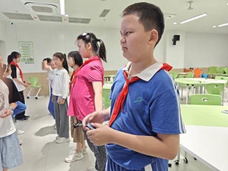 童心筑桥，尊重启航 ——翠竹外国语实验学校心理戏剧社引领友善交往新风潮