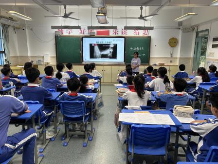 劳动最光荣，谱写新篇章——深圳市锦田小学举行第十二周升旗课程展示活动