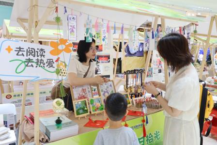 春日书香满罗湖—罗湖实验学校精彩亮相区春日阅读市集