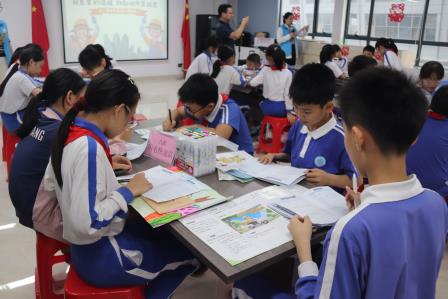 包裹里的温暖——湖贝小学开展五一职业体验劳动主题教育