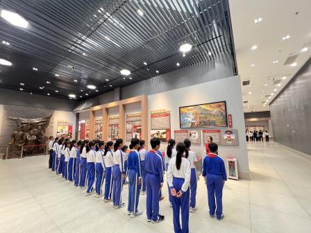 追寻先烈足迹、传承红色基因