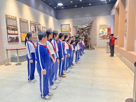 追寻先烈足迹、传承红色基因