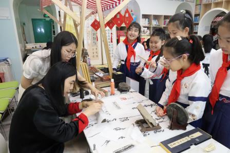 金石墨韵融新趣，南药香情蕴雅风 ——罗湖实验学校在罗湖区2025粤港澳姊妹学校劳动美育创新实践活动中绽芳华