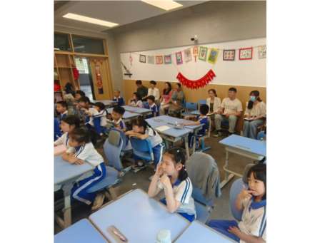 深化素养导向 探索贯通培养 ——罗外初中校长陈兴平赴莲南小学开展科普讲座   