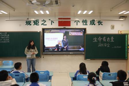 生命课堂奏响安全乐章 ——翠北实验小学第8周主题班会