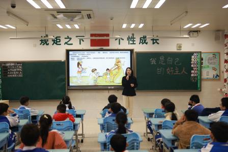 生命课堂奏响安全乐章 ——翠北实验小学第8周主题班会
