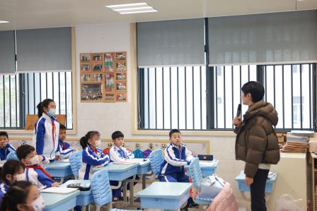 生命课堂奏响安全乐章 ——翠北实验小学第8周主题班会