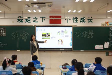 生命课堂奏响安全乐章 ——翠北实验小学第8周主题班会