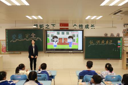 生命课堂奏响安全乐章 ——翠北实验小学第8周主题班会