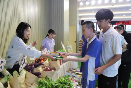 以书换书（蔬）  我爱读绘本  ——罗湖区星园学校四月阅读月系列活动之图书交换