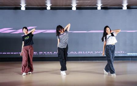 咔嚓!“美”个瞬间 ——翠园文锦中学“美育一件事”系列活动之第三十四届校园文化艺术节年级专场