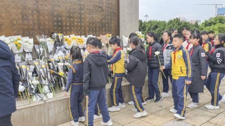 英烈魂铸深港脉 少年志承家国心 ——深港姊妹学校共赴深圳革命烈士陵园祭扫