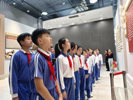 赓续红色基因 涵养美育心灵 ——翠北实验小学开展行走的思政课（第23期）暨“祭英烈·美育心”每周半天主题实践活动