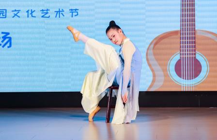 咔嚓!“美”个瞬间 ——翠园文锦中学“美育一件事”系列活动之第三十四届校园文化艺术节年级专场