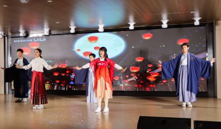 咔嚓!“美”个瞬间 ——翠园文锦中学“美育一件事”系列活动之第三十四届校园文化艺术节年级专场